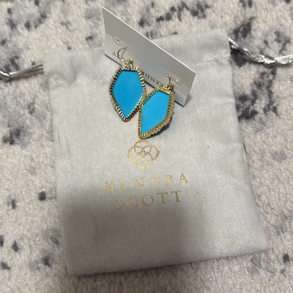 Kendra Scott Turquoise Corely Earrings. Gold metal - Picture 3 of 3